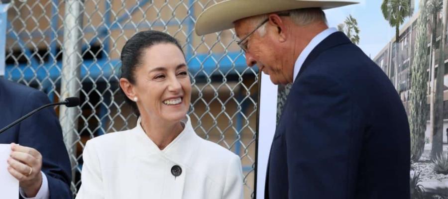 Ken Salazar llama presidenta a Sheinbaum; la jefa de Gobierno de la CDMX se sorprende