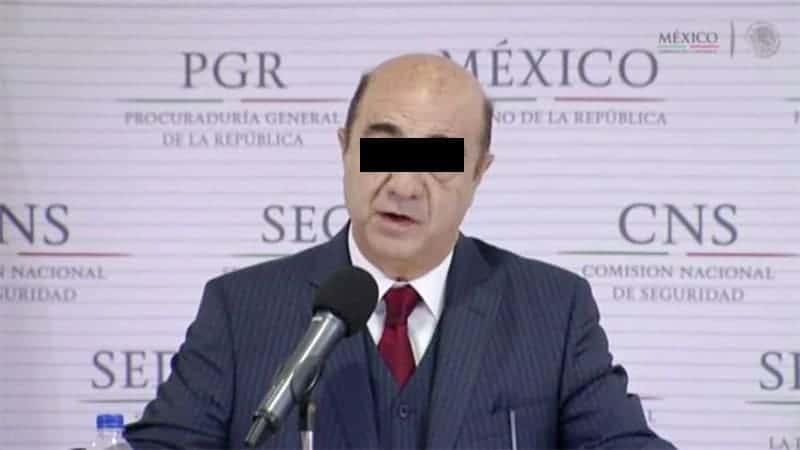 Murillo Karam busca amparo contra prisión preventiva y vinculación a proceso