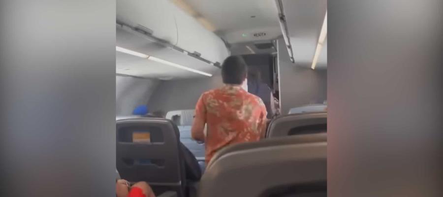 Sujeto podría enfrentar pena hasta 20 años de prisión por agredir a asistente de vuelo 