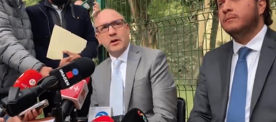 Piden abogados de militares detenidos por caso Ayotzinapa que Encinas deje de “politizar” la investigación Piden abogados de militares detenidos por caso Ayotzinapa que Encinas deje de “politizar” la investigación