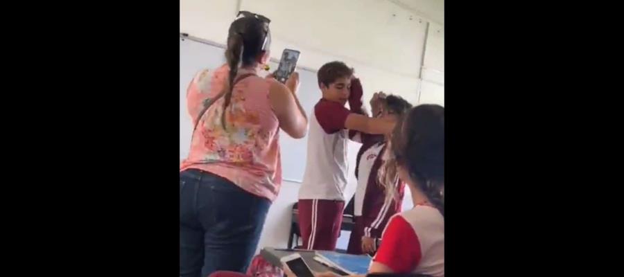 [VIDEO] ¡Por un celular! Alumna agrede a maestra y alumno en CETis de Nayarit