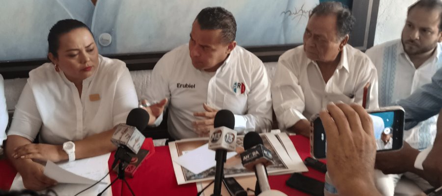 Que “deje de andar de paseador” y esté al pendiente de Tabasco, pide ahora Erubiel al Gobernador Merino