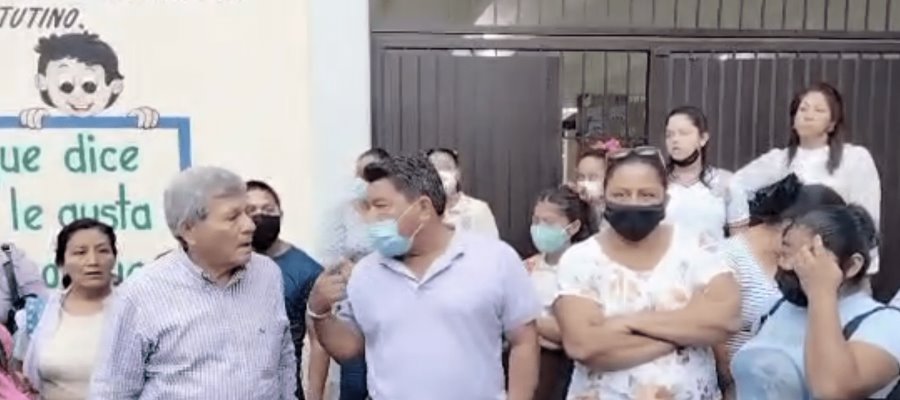 Les quitan 2 profesores y padres cierran primaria de Nueva Villahermosa; continuará bloqueo este jueves Les quitan 2 profesores y padres cierran primaria de Nueva Villahermosa; continuará bloqueo este jueves