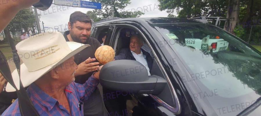 Arriba presidente a Villahermosa; previo a su recorrido por la Refinería