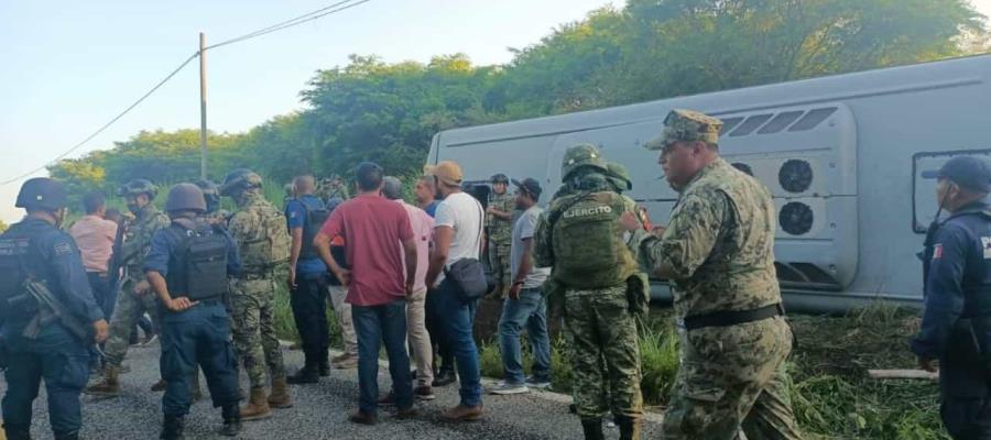 Vuelca camión de Semar en la Oaxaca-Jamiltepec, hay un muerto y 17 heridos Vuelca camión de Semar en la Oaxaca-Jamiltepec, hay un muerto y 17 heridos