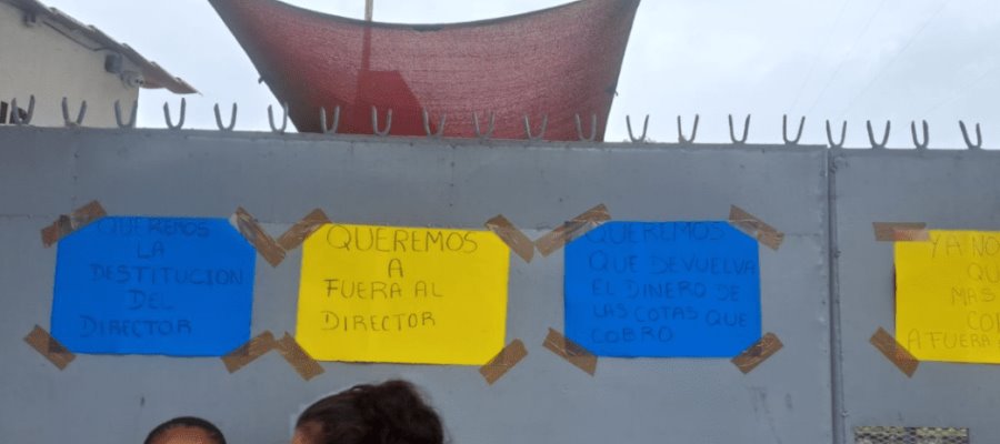 Con protesta, padres del plantel 10 del Cobatab exigen destitución del director
