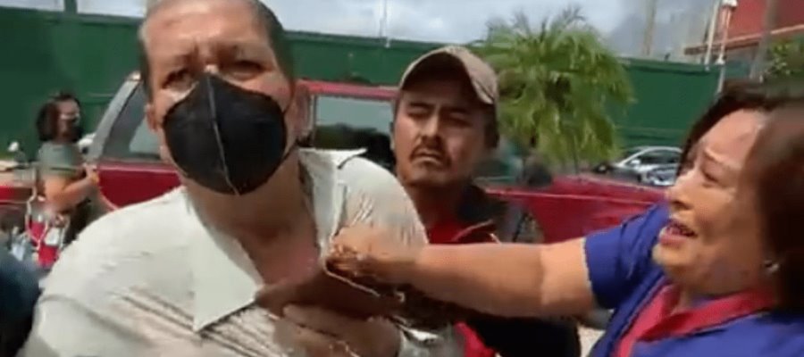 Suspende clases el Cobatab 10 de Ciudad Pemex; padres exigen cuentas al director y su destitución