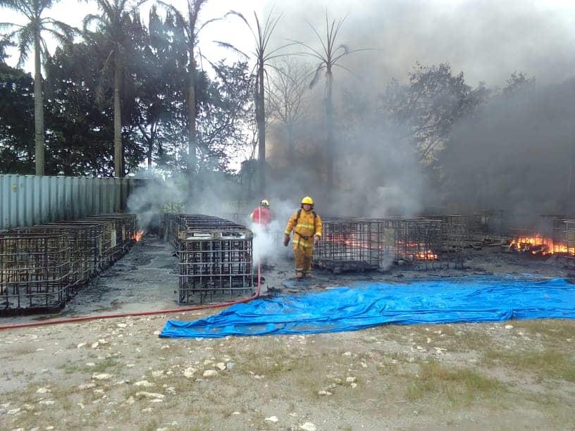 Explota bodega de huachicol en Cunduacán; arden120 bidones