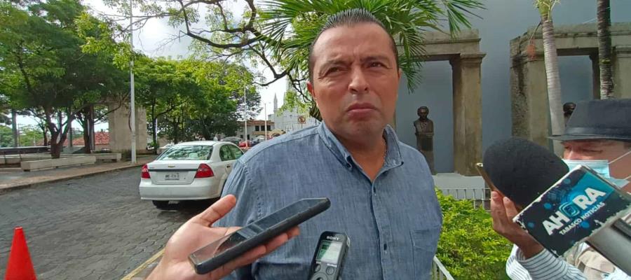 Falta cometida por bibliotecario no debe afectar trayectoria de directora: diputado Pablo Flores