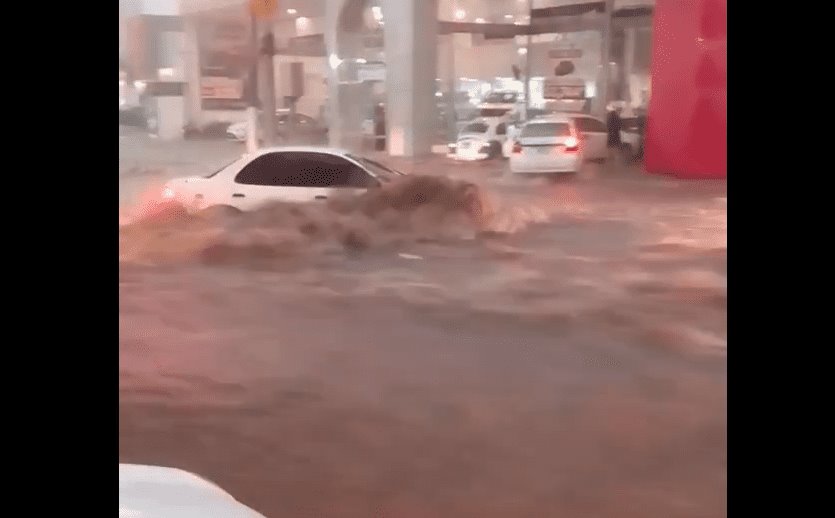 Lluvias dejan inundaciones y severos daños en Acapulco, Guerrero Lluvias dejan inundaciones y severos daños en Acapulco, Guerrero