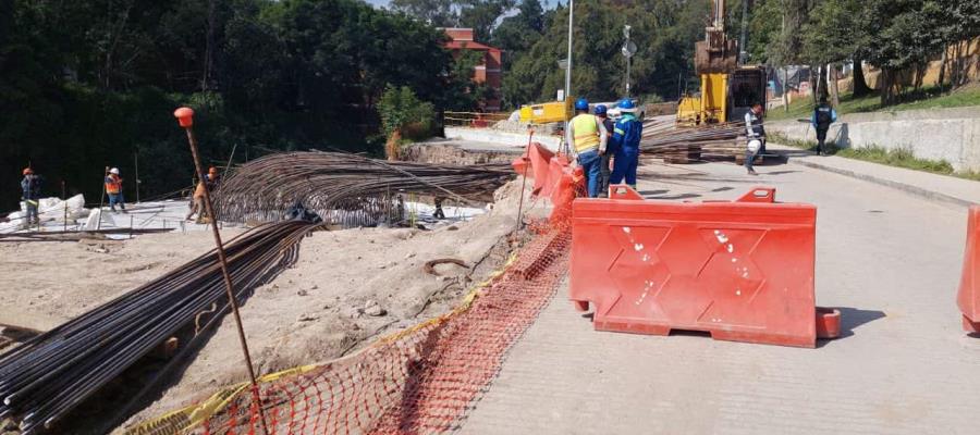 Trabajadores del Tren Interurbano de CDMX caen de columna; hay heridos