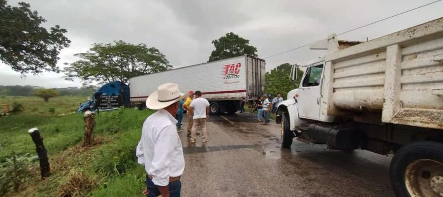 Se registran 2 accidentes de tráileres en Tabasco: uno en Macuspana y otro en Tacotalpa