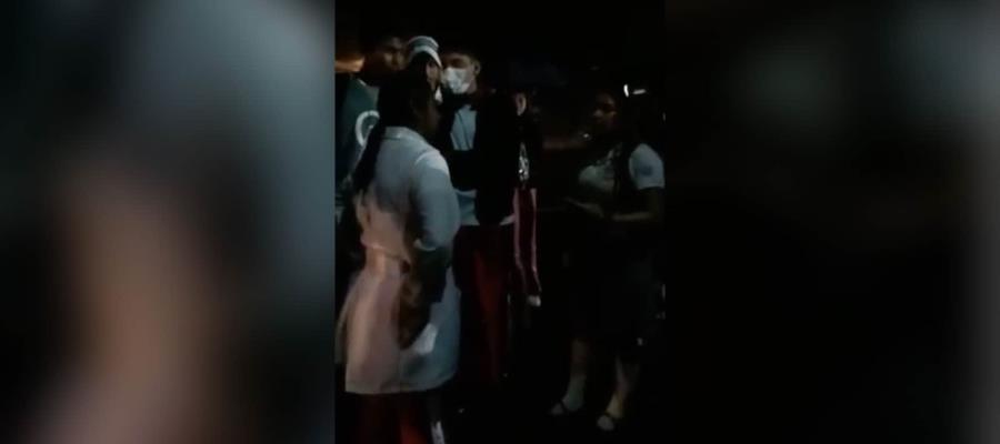 Estudiante de Cobatab de Parrilla encara y golpea a su compañera en la vía pública