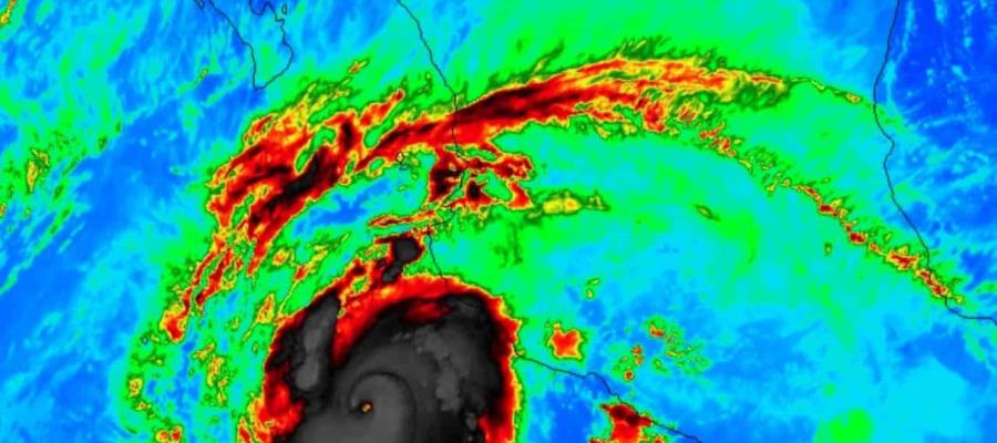 Roslyn se convierte en huracán categoría 3, en solo una noche