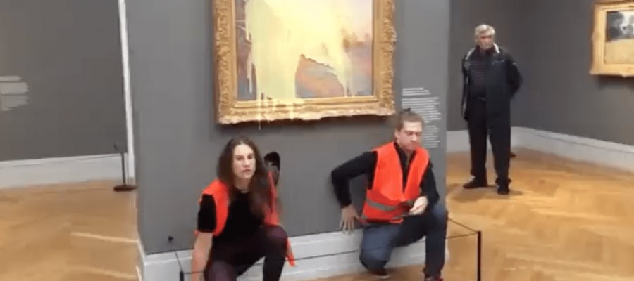 [VIDEO] ¡Ahora fue puré de papa! Activistas arrojan comida sobre ‘Les Meules’ en el Barberini