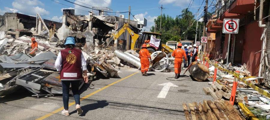 Inician retiro de escombros en zona cero de la explosión en la Magisterial Inician retiro de escombros en zona cero de la explosión en la Magisterial