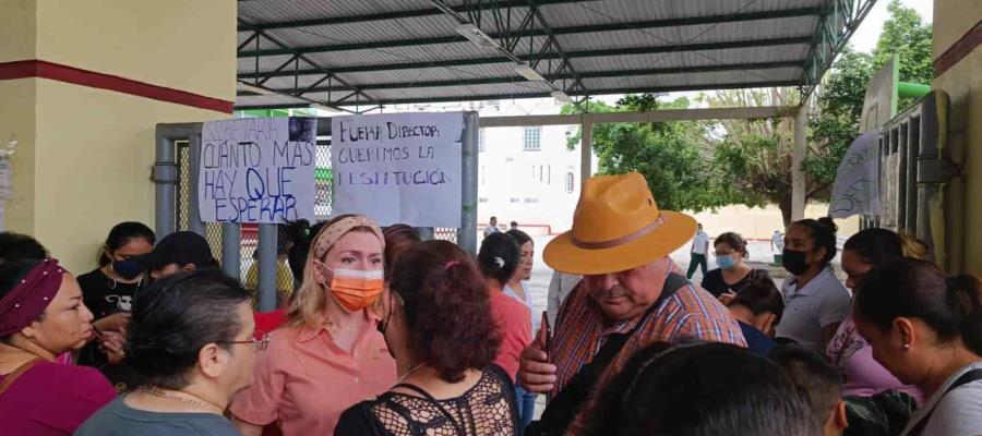 Protestan padres en primaria de Tamulté; denuncian irregularidades