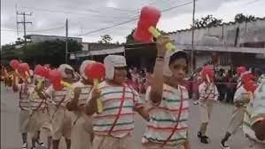 [VIDEO] ¡Chanfle! Con desfile de El Chavo del 8, primaria en Veracruz celebra 50 años de fundación