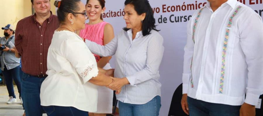 Entrega Gobierno municipal constancias a Primera Generación del Programa “Mujeres al Centro”