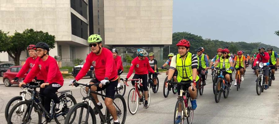 Reúne UJAT a más de 600 ciclistas en paseo recreativo por aniversario de fundación