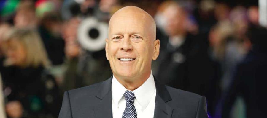 Bruce Willis está incommunicado por afasia, revela Sylvester Stallone Bruce Willis está incommunicado por afasia, revela Sylvester Stallone