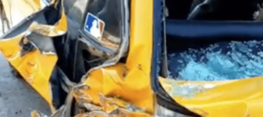 Choque entre taxi y transmetropolitano en Ruiz Cortines deja 2 heridos