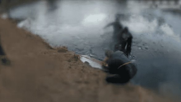 ¡De policía a héroe! Salva a niño en lago congelado de Illinois
