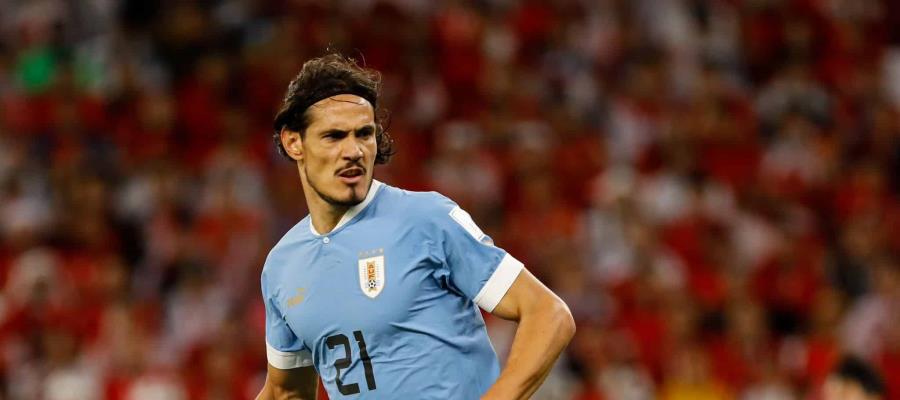Edison Cavani sería sancionado por tirar monitor del VAR