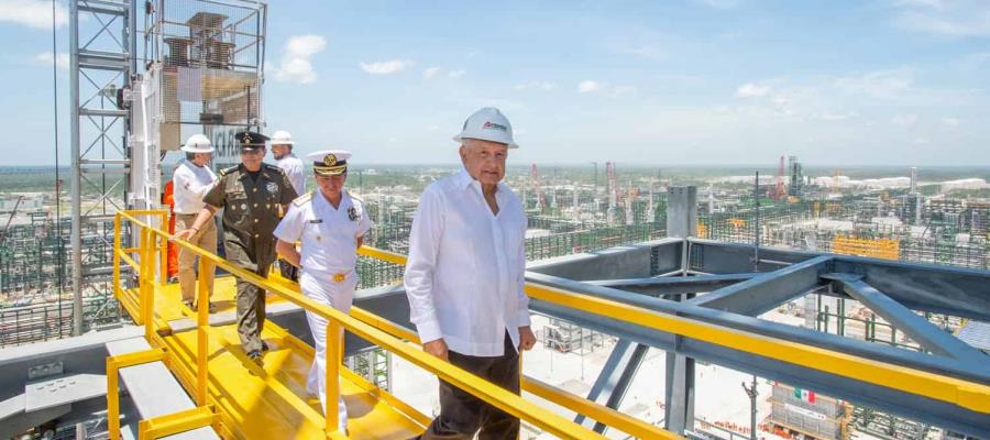 Refinería Olmeca operará al 100% a más tardar a mediados de 2023: AMLO