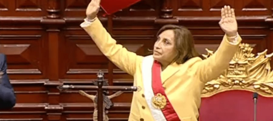 Dina Boluarte asume como presidenta de Perú tras destitución de Pedro Castillo