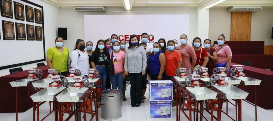 Entrega Osuna herramientas para emprendimiento a mujeres de Tamulté de las Sabanas