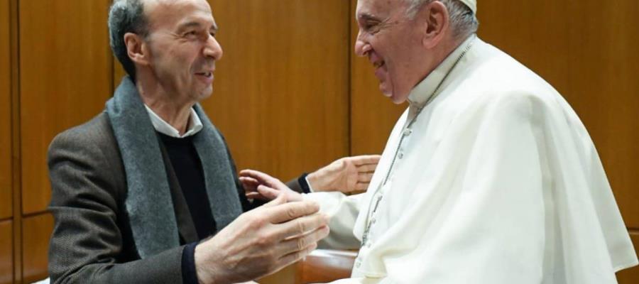 Recibe Papa al actor italiano, Roberto Benigni, protagonista de la película “La vida es bella”