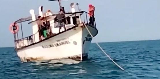 Rescatan a náufragos tras mes y medio a la deriva Rescatan a náufragos tras mes y medio a la deriva