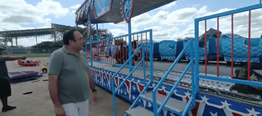 Instalan juegos mecánicos en Parque Tabasco para Feria Navideña