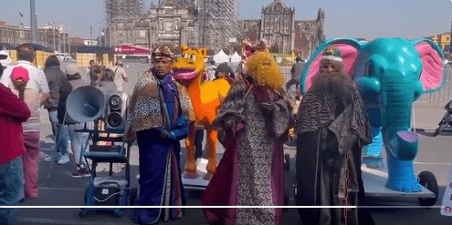 ¡Llegaron desde Medio Oriente! Reyes Magos se manifiestan en el Zócalo de la CDMX