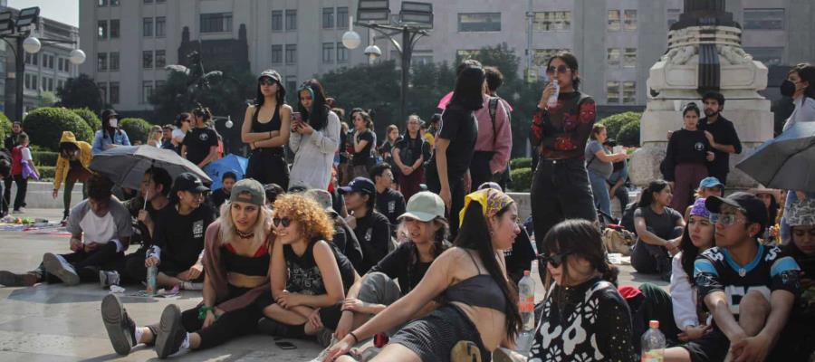 [VIDEO] Con expresiones artísticas, protestan estudiantes del INBAL en CDMX