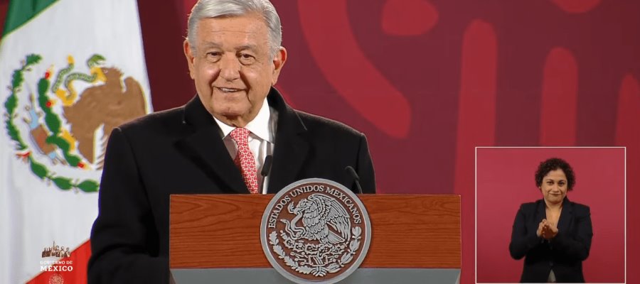 Pese a votar en contra del ‘Plan B’, Obrador dice no a expulsión de Monreal de Morena