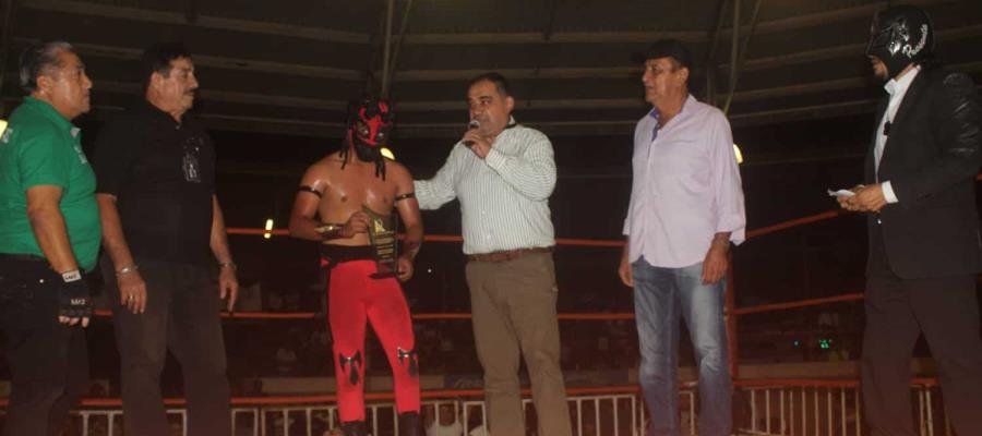 El luchador Tormento se lleva el trofeo Jesús Antonio Sibilla Zurita en batalla campal