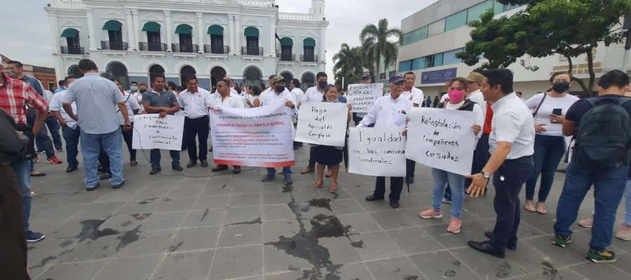 Protestan trabajadores del Cobatab; exigen el pago completo de su aguinaldo