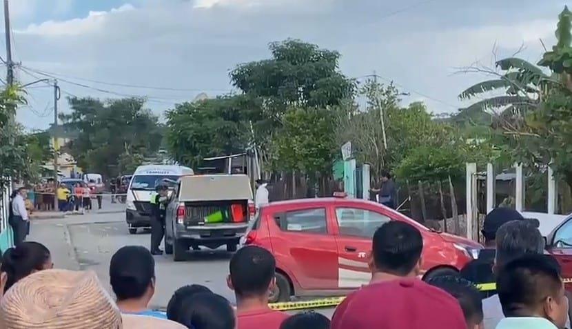 Combi cae en alcantarilla en Buenavista; muere policía y hay 3 heridos