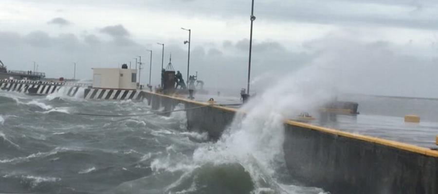 Ante pronóstico de lluvias, Puerto de Dos Bocas prohíbe navegación a embarcaciones