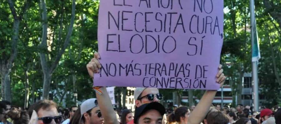 Prohíbe Nuevo León terapias de conversión