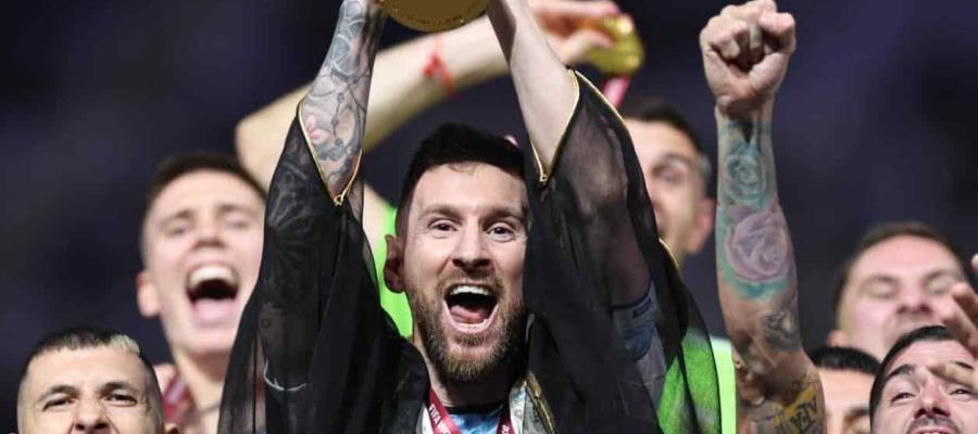 Abogado ofrece 1 mdd por túnica que usó Messi en premiación de Qatar