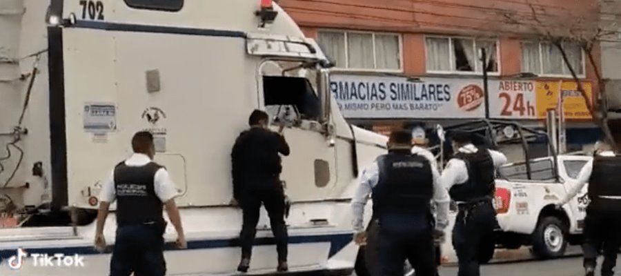 Persecución de tráiler en Edomex y CDMX deja un herido