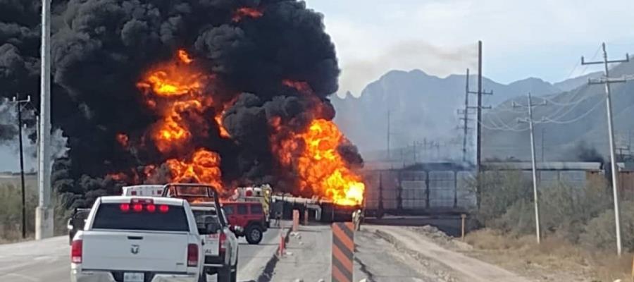 Tren choca a una pipa y causa explosión en NL