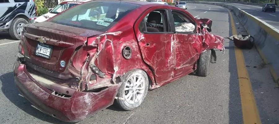 Joven sufre fractura al estrellar carro en la Paraíso-Comalcalco