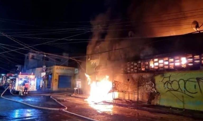 Incendio consume 60% del mercado de Cuautla, Morelos Incendio consume 60% del mercado de Cuautla, Morelos