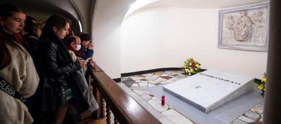 Tumba de Benedicto XVI ya se puede visitar en las Grutas del Vaticano