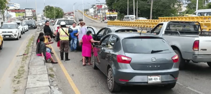 Carambola en Ruiz Cortines deja cuantiosos daños materiales