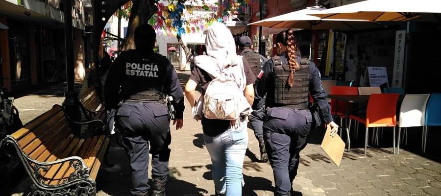 Acosan a mujer en Zona Luz, víctima lo somete y entrega a la policía